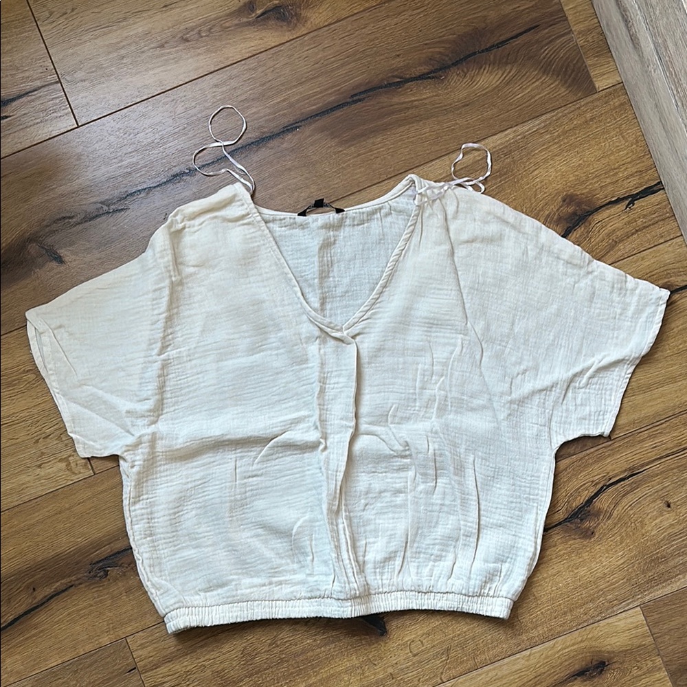 George White Crop Top with Relaxed Fit and Tie Front